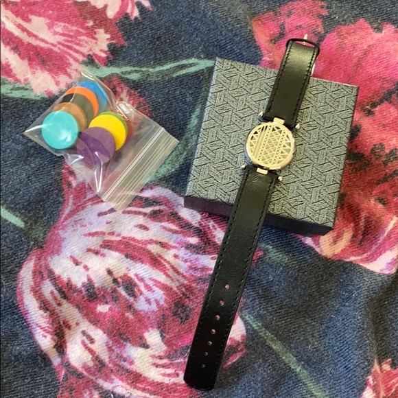 Jewelry - *2/20 bundle* Essential oils diffuser bracelet